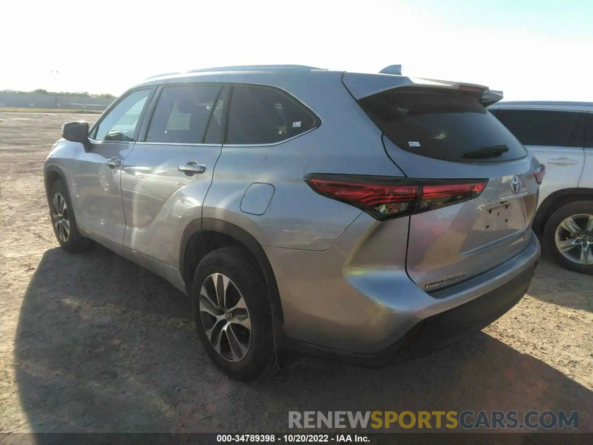 3 Photograph of a damaged car 5TDGZRBH8LS016654 TOYOTA HIGHLANDER 2020