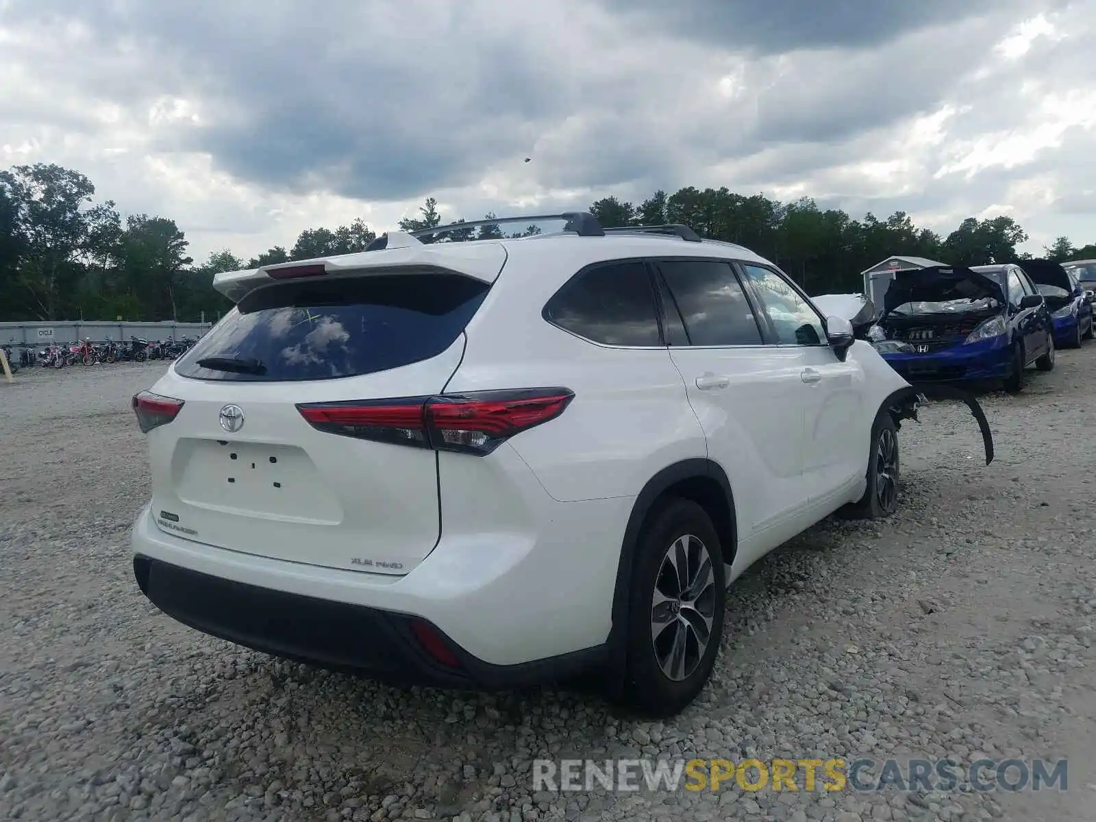 4 Photograph of a damaged car 5TDGZRBH8LS021126 TOYOTA HIGHLANDER 2020