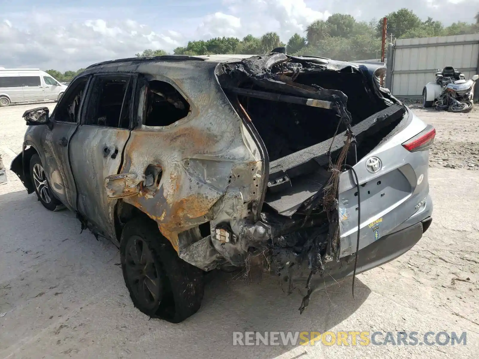 3 Photograph of a damaged car 5TDGZRBH8LS022115 TOYOTA HIGHLANDER 2020