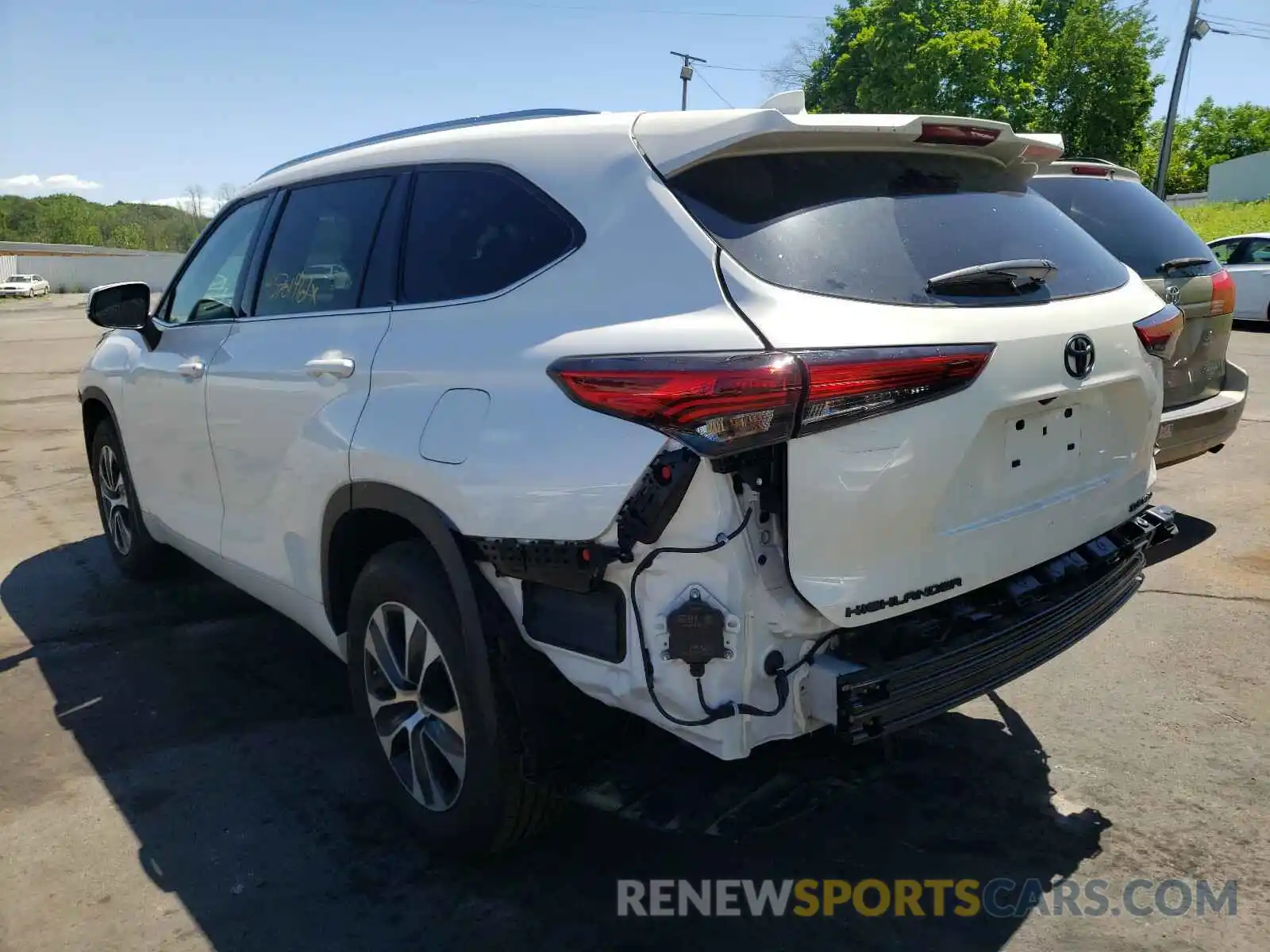 3 Photograph of a damaged car 5TDGZRBH8LS049511 TOYOTA HIGHLANDER 2020