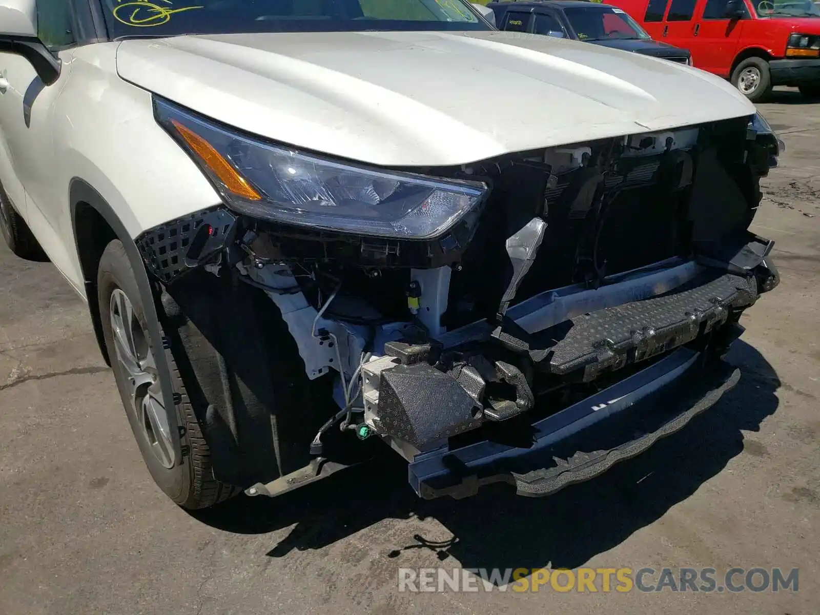 9 Photograph of a damaged car 5TDGZRBH8LS049511 TOYOTA HIGHLANDER 2020