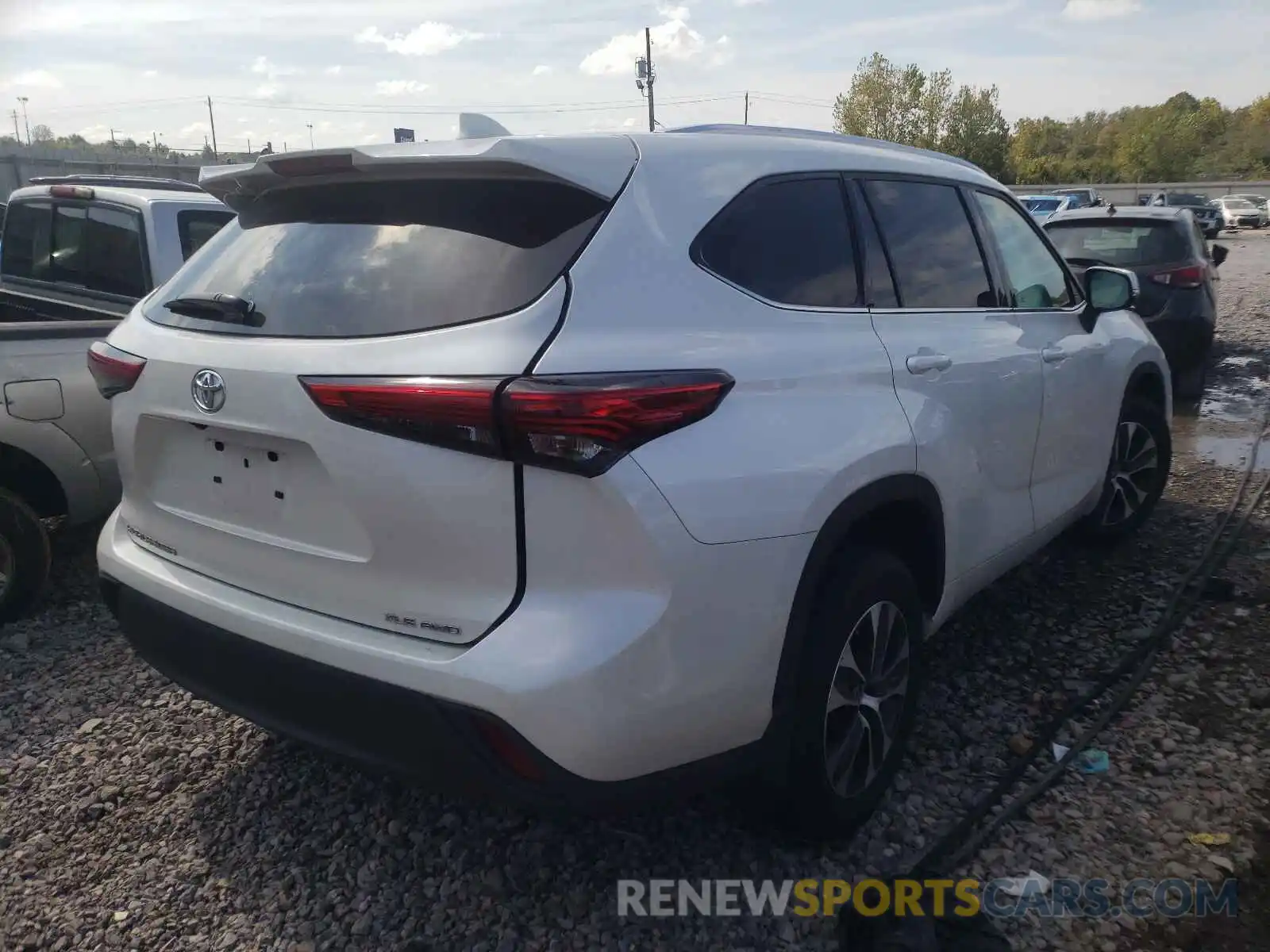 4 Photograph of a damaged car 5TDGZRBH8LS052201 TOYOTA HIGHLANDER 2020