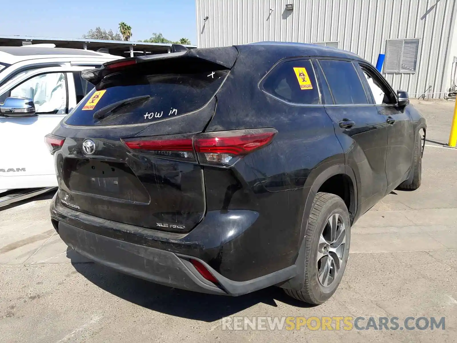 4 Photograph of a damaged car 5TDGZRBH8LS502137 TOYOTA HIGHLANDER 2020