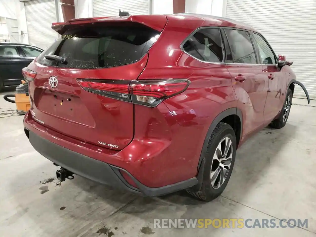 4 Photograph of a damaged car 5TDGZRBH8LS511999 TOYOTA HIGHLANDER 2020