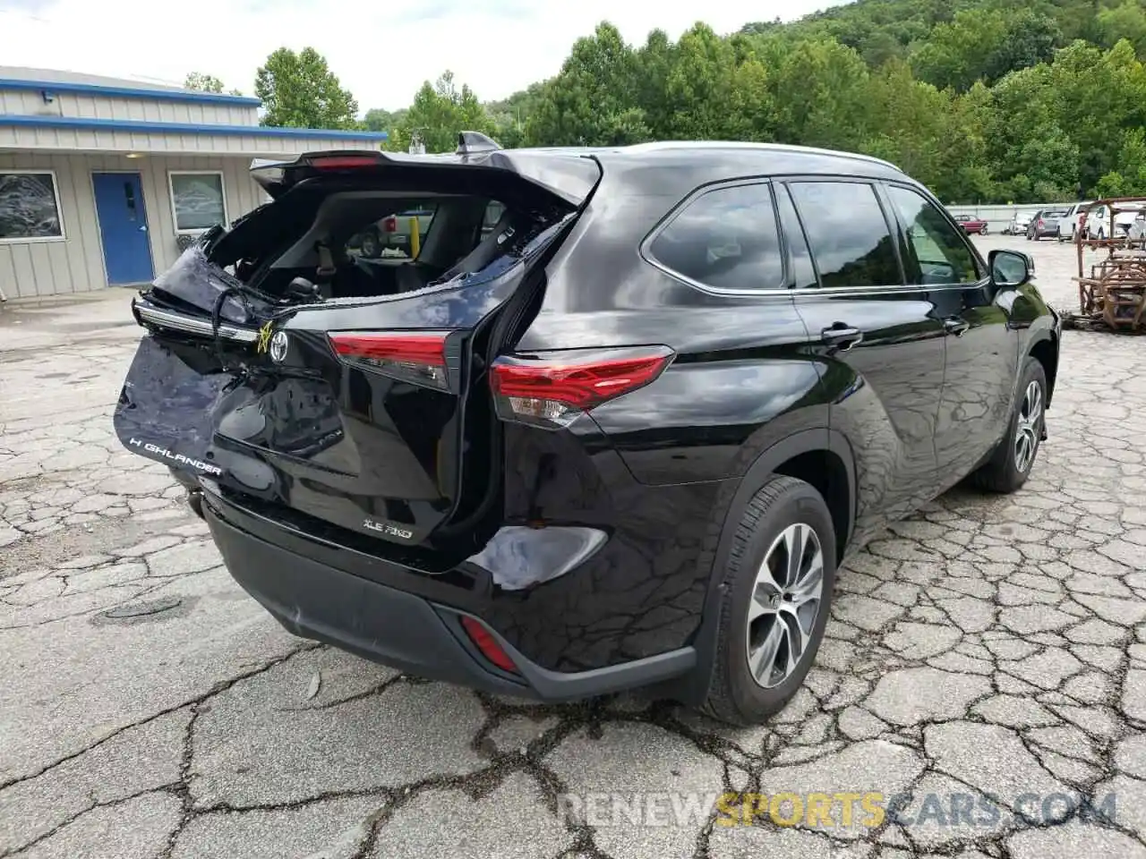 4 Photograph of a damaged car 5TDGZRBH9LS011575 TOYOTA HIGHLANDER 2020