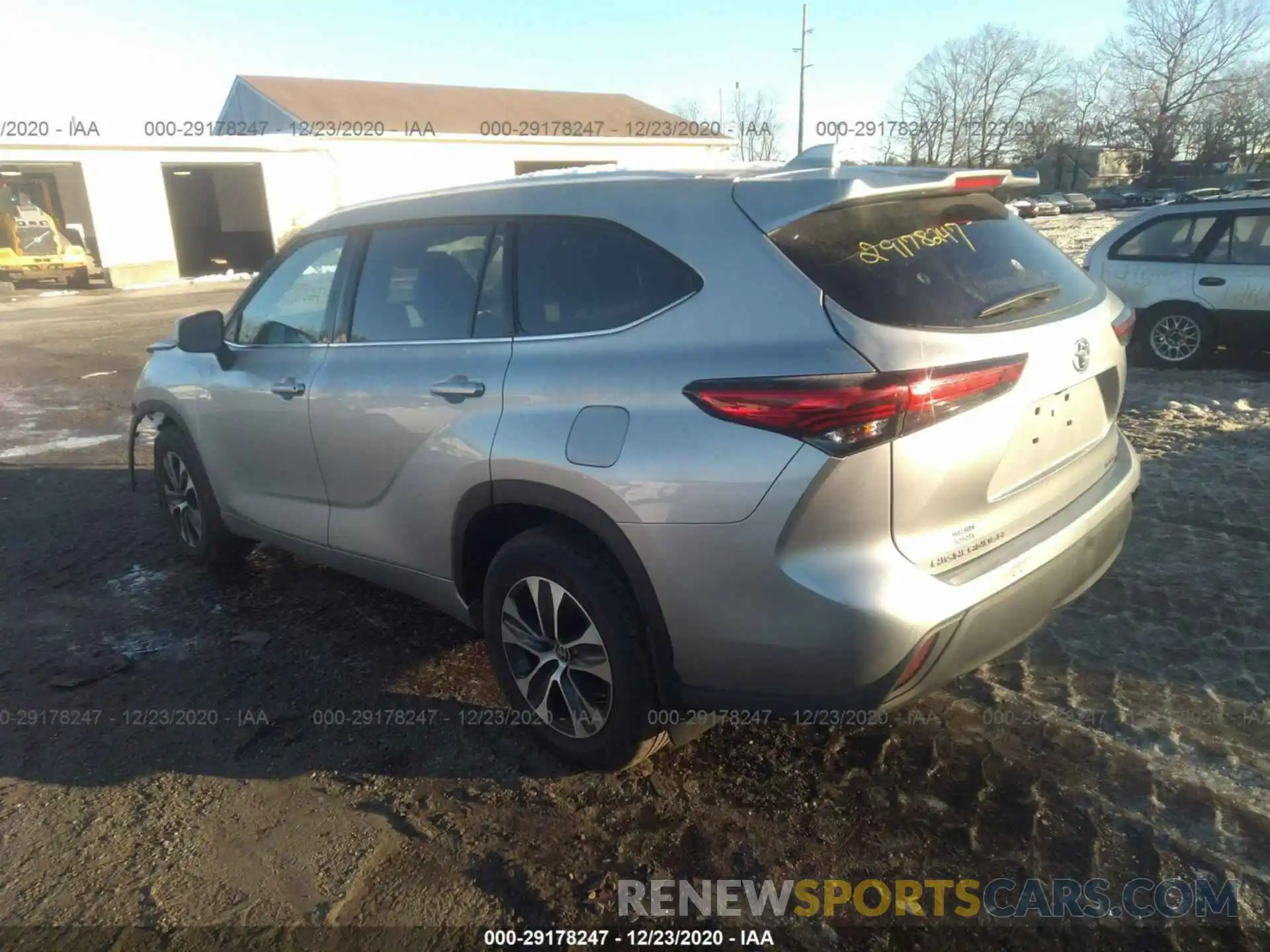 3 Photograph of a damaged car 5TDGZRBH9LS051882 TOYOTA HIGHLANDER 2020