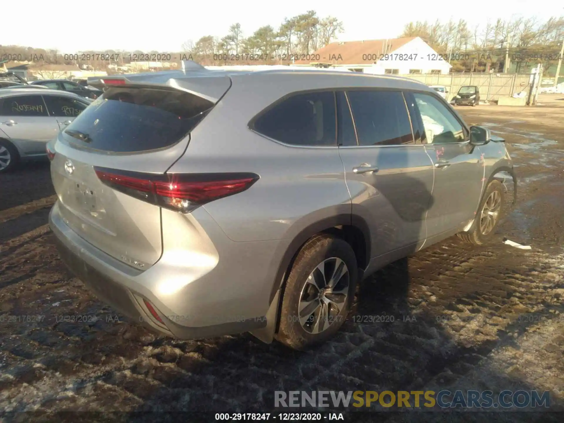 4 Photograph of a damaged car 5TDGZRBH9LS051882 TOYOTA HIGHLANDER 2020