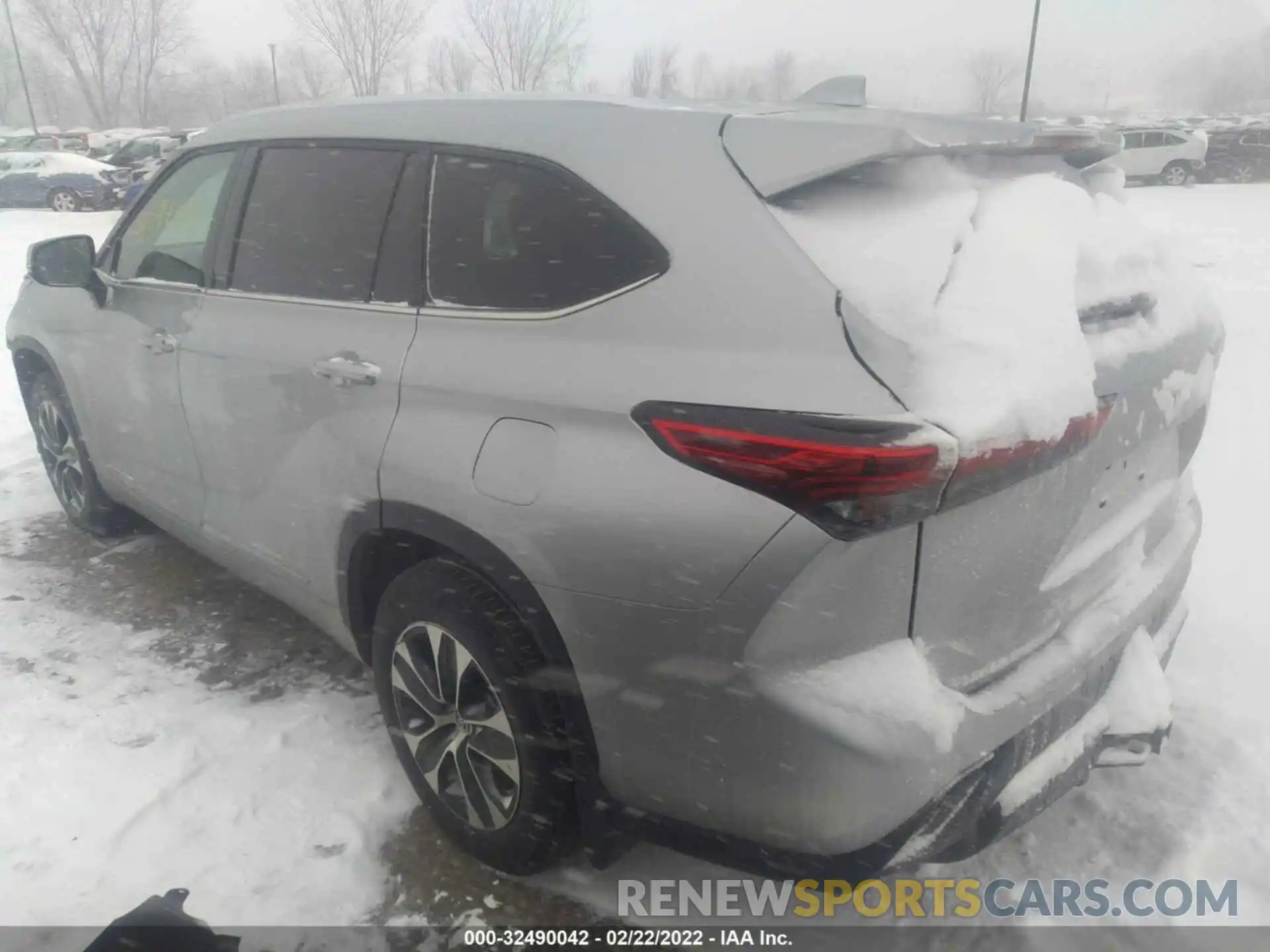 3 Photograph of a damaged car 5TDGZRBH9LS055656 TOYOTA HIGHLANDER 2020