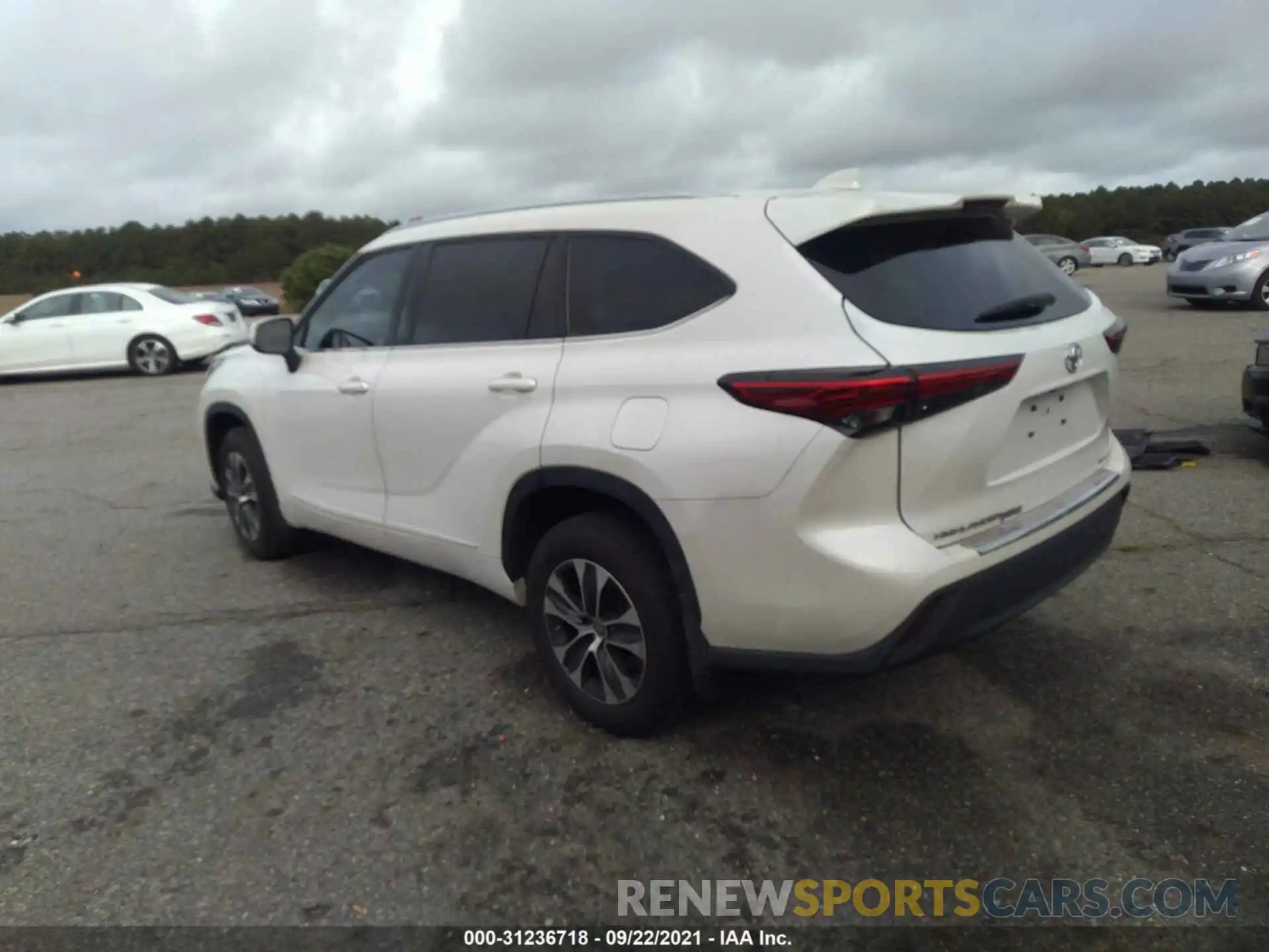 3 Photograph of a damaged car 5TDGZRBH9LS500610 TOYOTA HIGHLANDER 2020