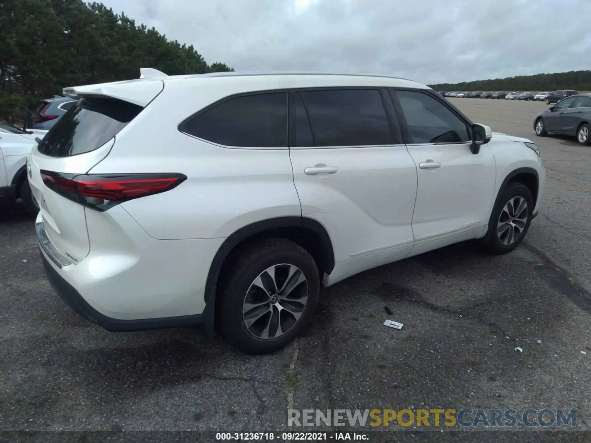 4 Photograph of a damaged car 5TDGZRBH9LS500610 TOYOTA HIGHLANDER 2020