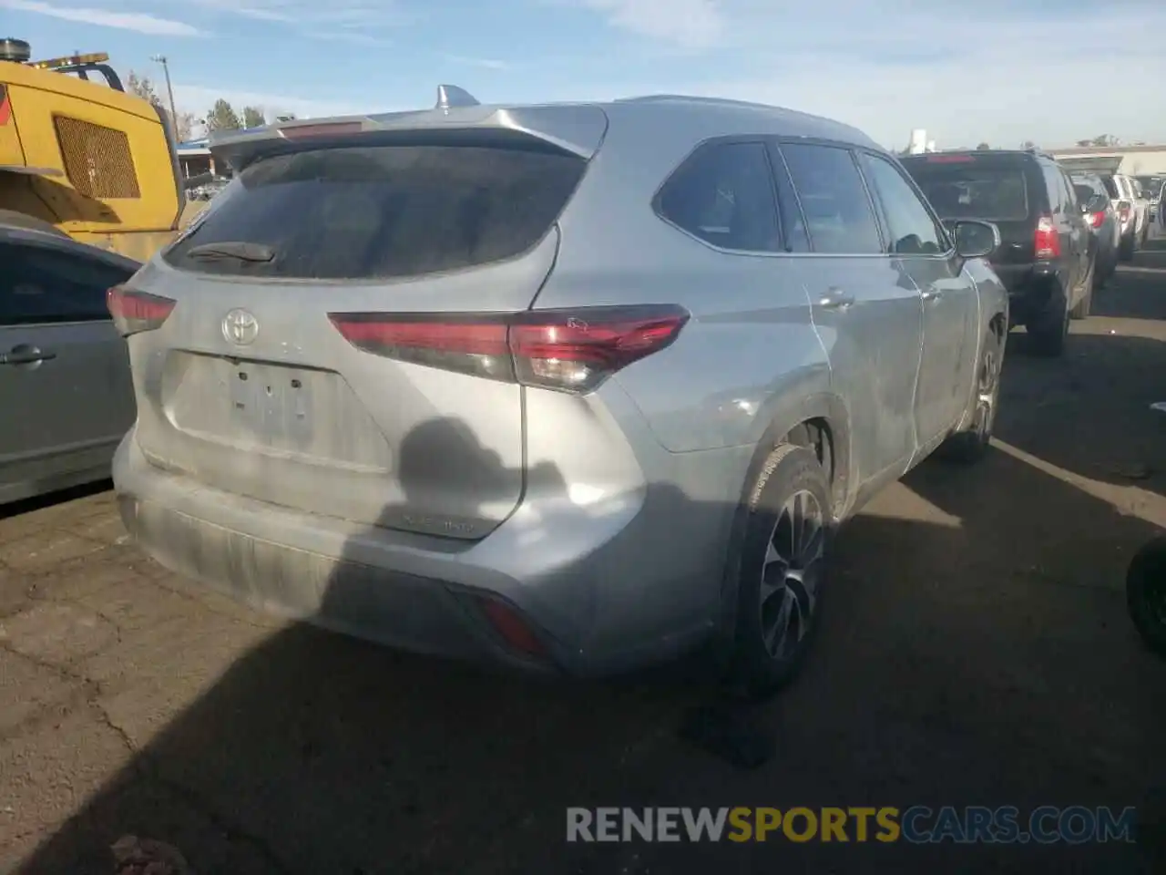 4 Photograph of a damaged car 5TDGZRBH9LS502924 TOYOTA HIGHLANDER 2020