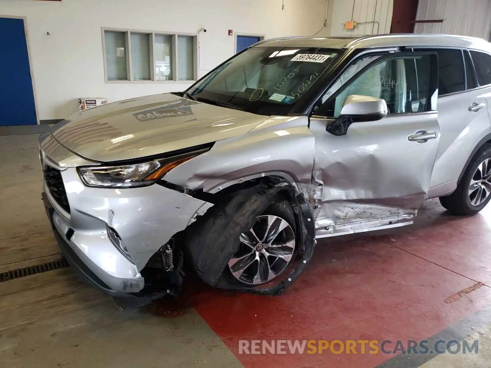 9 Photograph of a damaged car 5TDGZRBH9LS505242 TOYOTA HIGHLANDER 2020