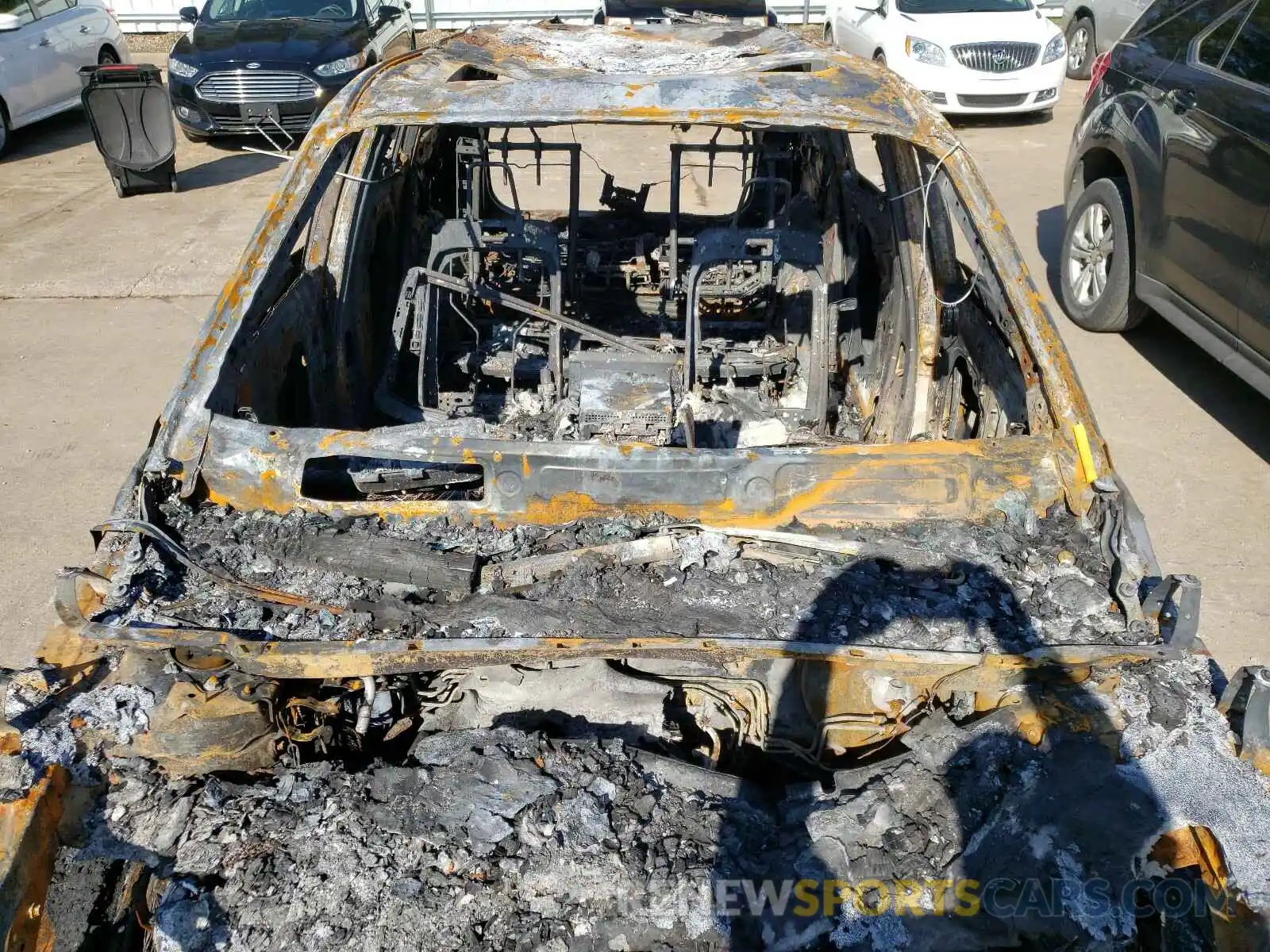 9 Photograph of a damaged car 5TDGZRBH9LS507251 TOYOTA HIGHLANDER 2020