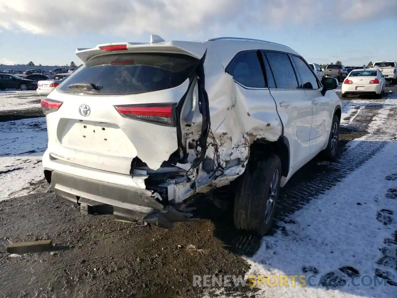 4 Photograph of a damaged car 5TDGZRBH9LS511252 TOYOTA HIGHLANDER 2020