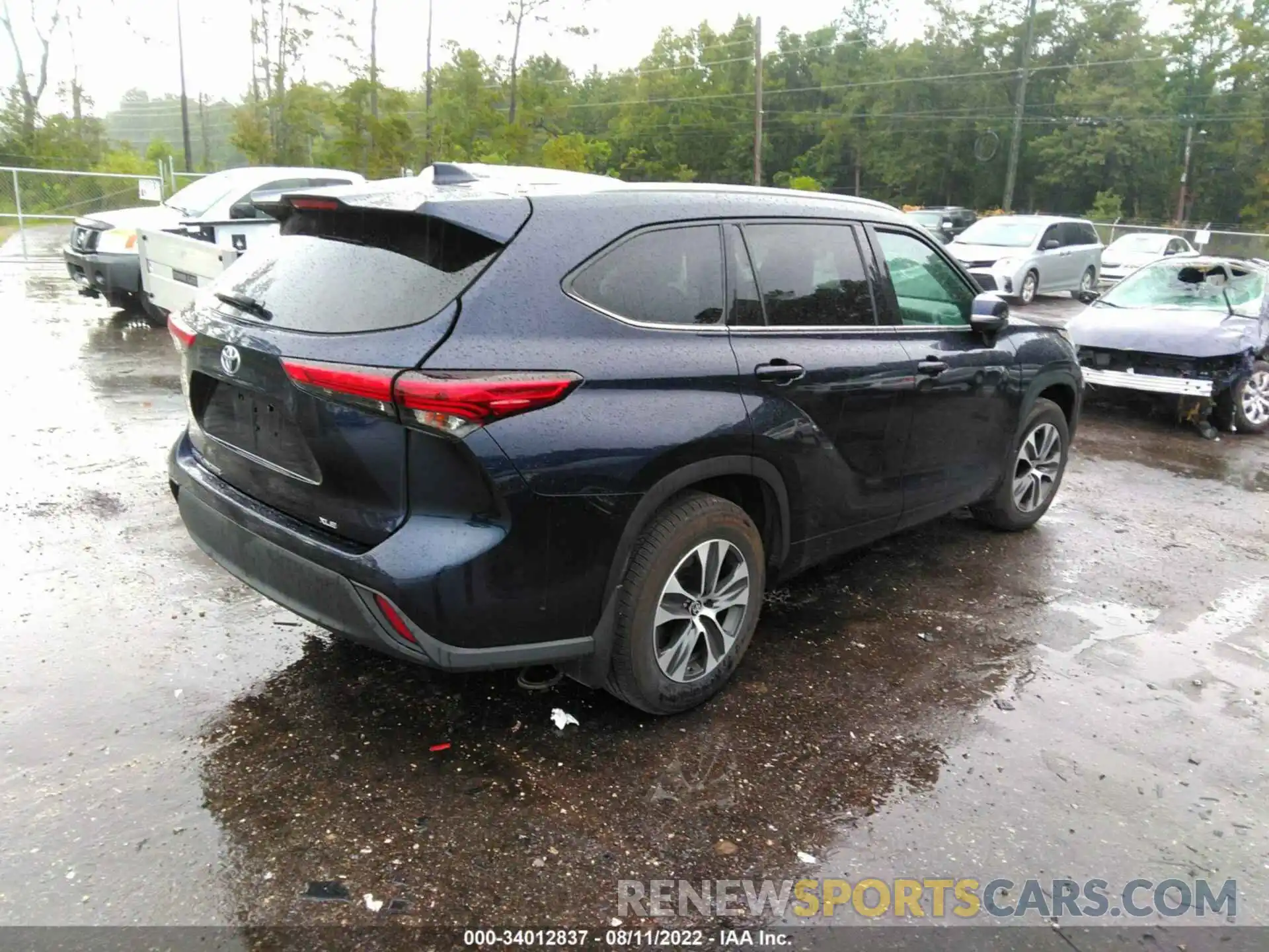 4 Photograph of a damaged car 5TDGZRBHXLS000309 TOYOTA HIGHLANDER 2020