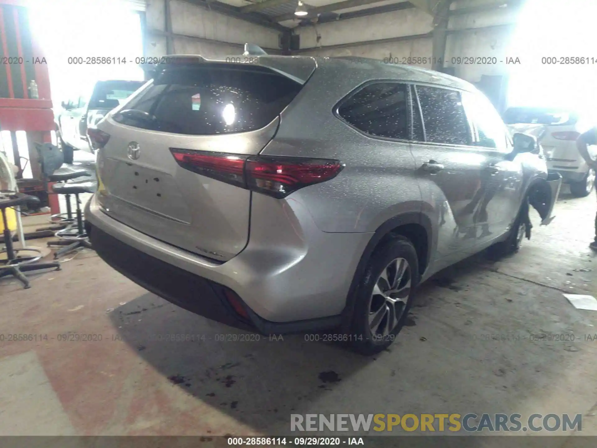 4 Photograph of a damaged car 5TDGZRBHXLS001363 TOYOTA HIGHLANDER 2020