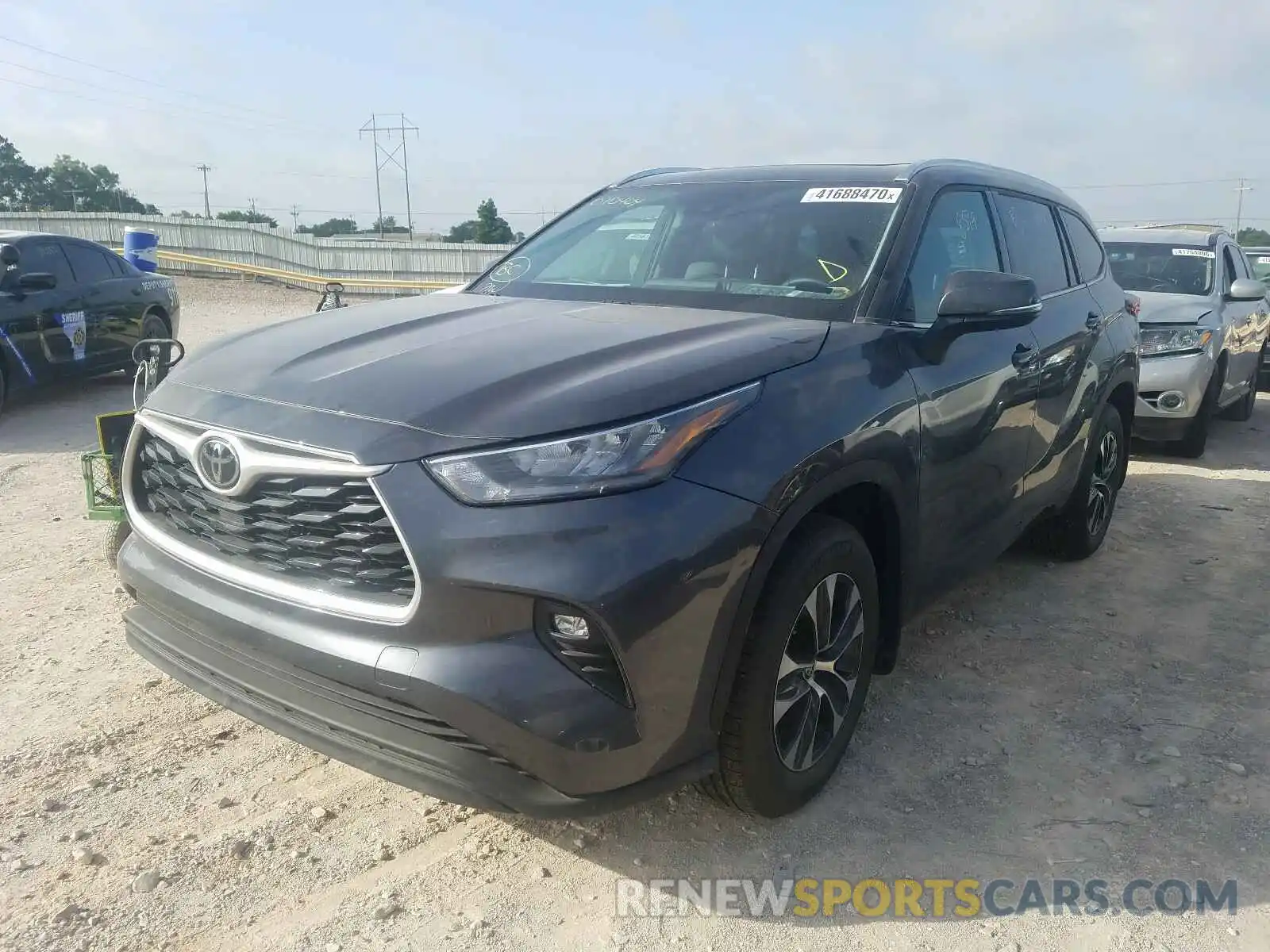 2 Photograph of a damaged car 5TDGZRBHXLS010404 TOYOTA HIGHLANDER 2020