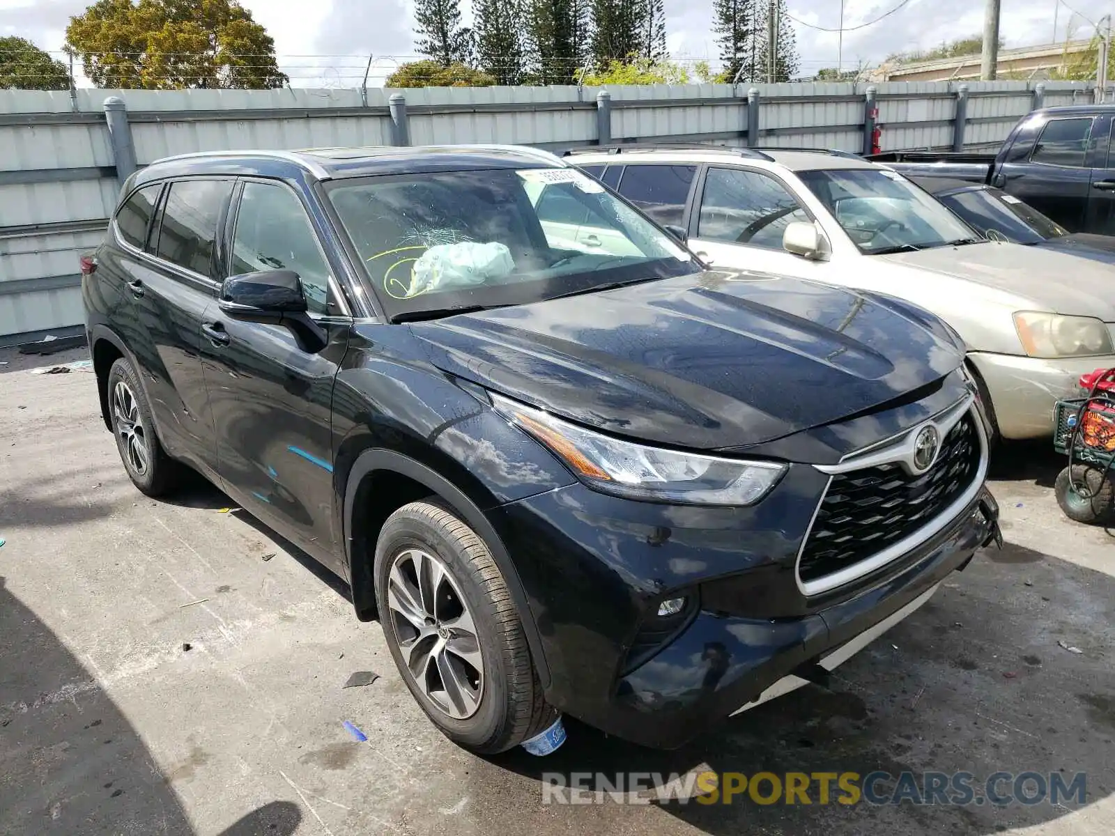 1 Photograph of a damaged car 5TDGZRBHXLS019202 TOYOTA HIGHLANDER 2020