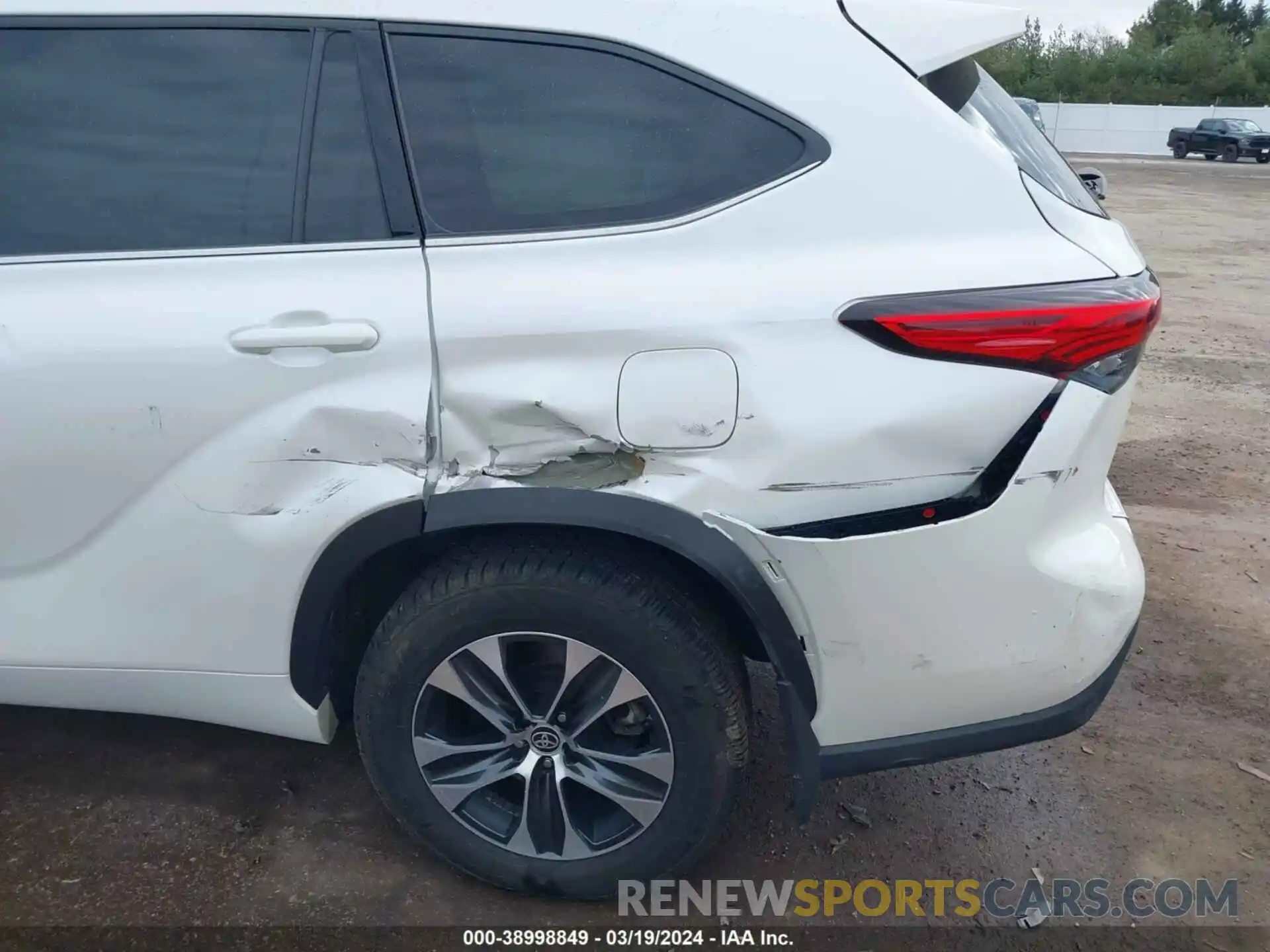 19 Photograph of a damaged car 5TDGZRBHXLS025565 TOYOTA HIGHLANDER 2020