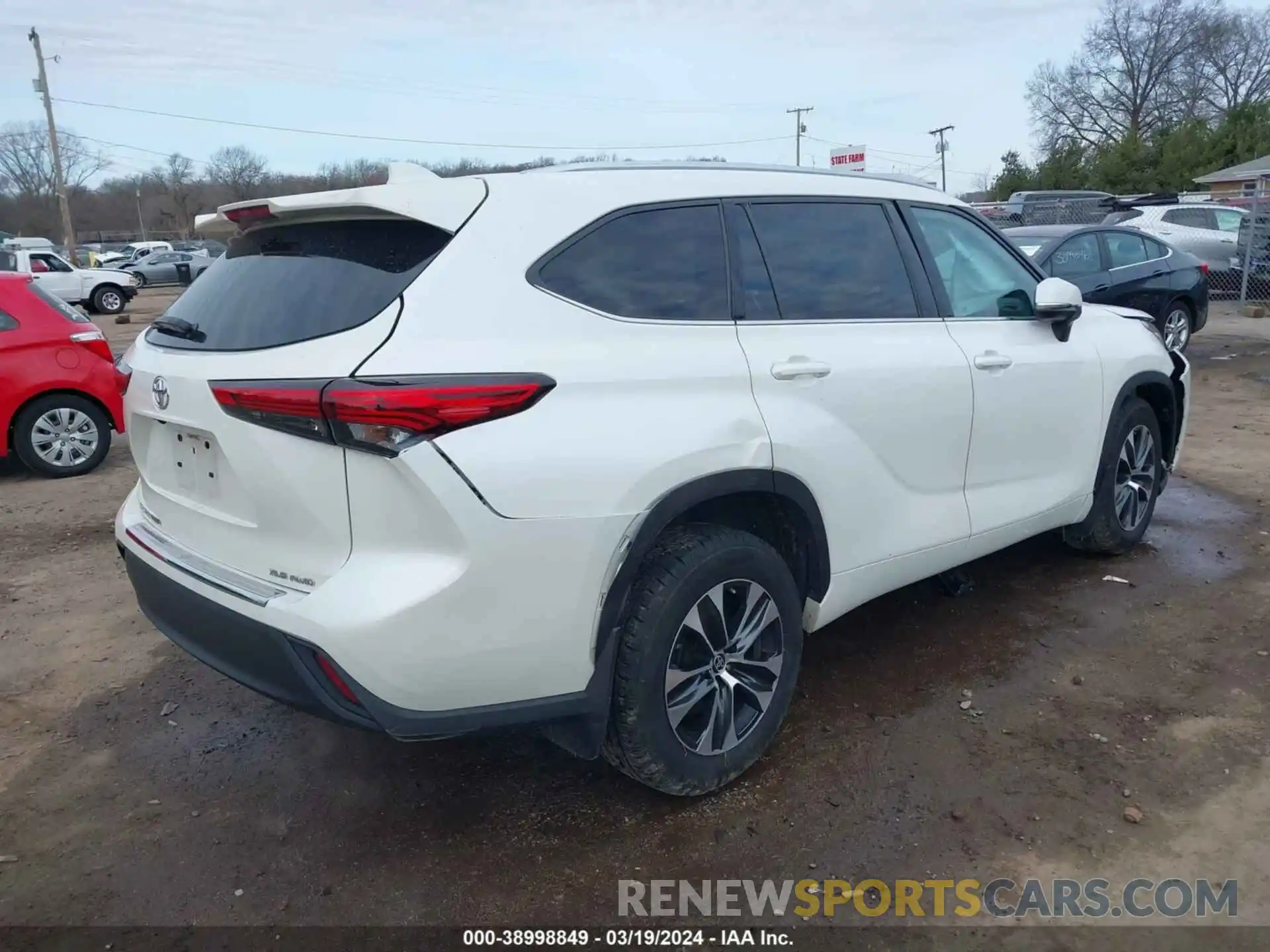 4 Photograph of a damaged car 5TDGZRBHXLS025565 TOYOTA HIGHLANDER 2020