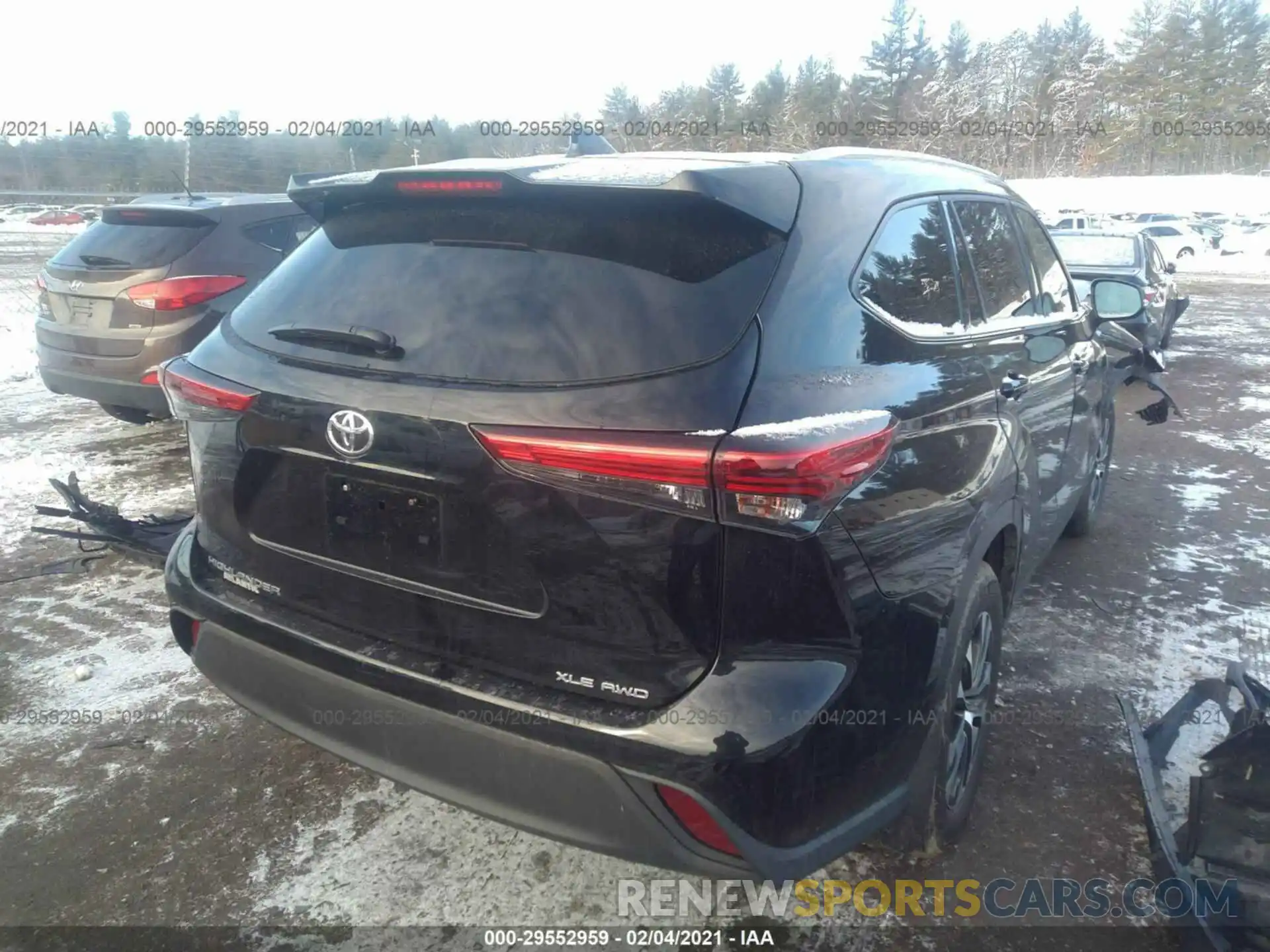 4 Photograph of a damaged car 5TDGZRBHXLS029468 TOYOTA HIGHLANDER 2020