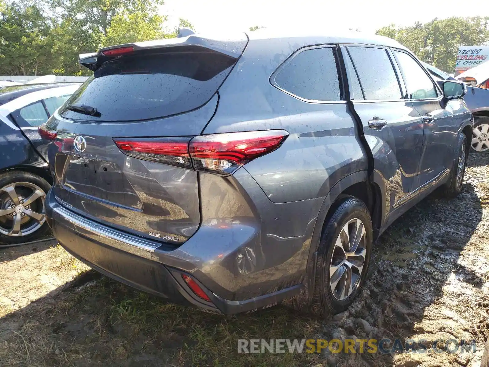 4 Photograph of a damaged car 5TDGZRBHXLS035111 TOYOTA HIGHLANDER 2020