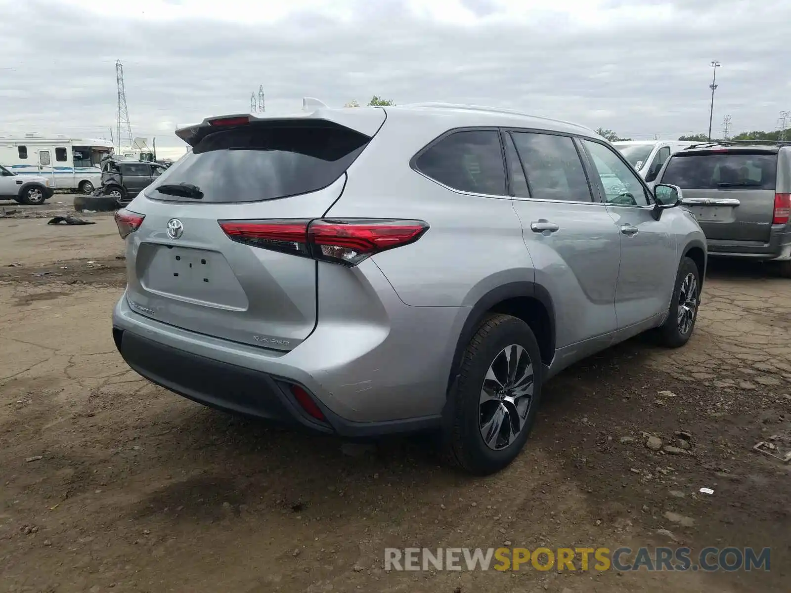 4 Photograph of a damaged car 5TDGZRBHXLS504407 TOYOTA HIGHLANDER 2020