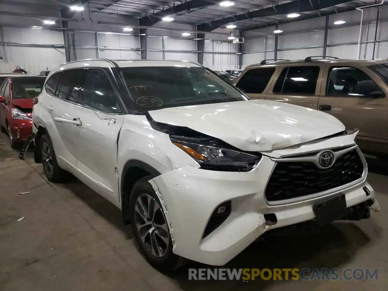 1 Photograph of a damaged car 5TDGZRBHXLS505962 TOYOTA HIGHLANDER 2020