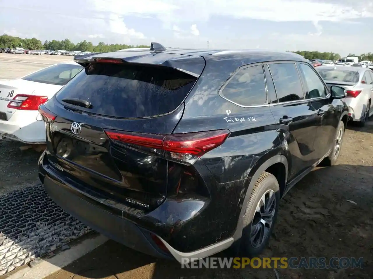 4 Photograph of a damaged car 5TDGZRBHXLS509803 TOYOTA HIGHLANDER 2020