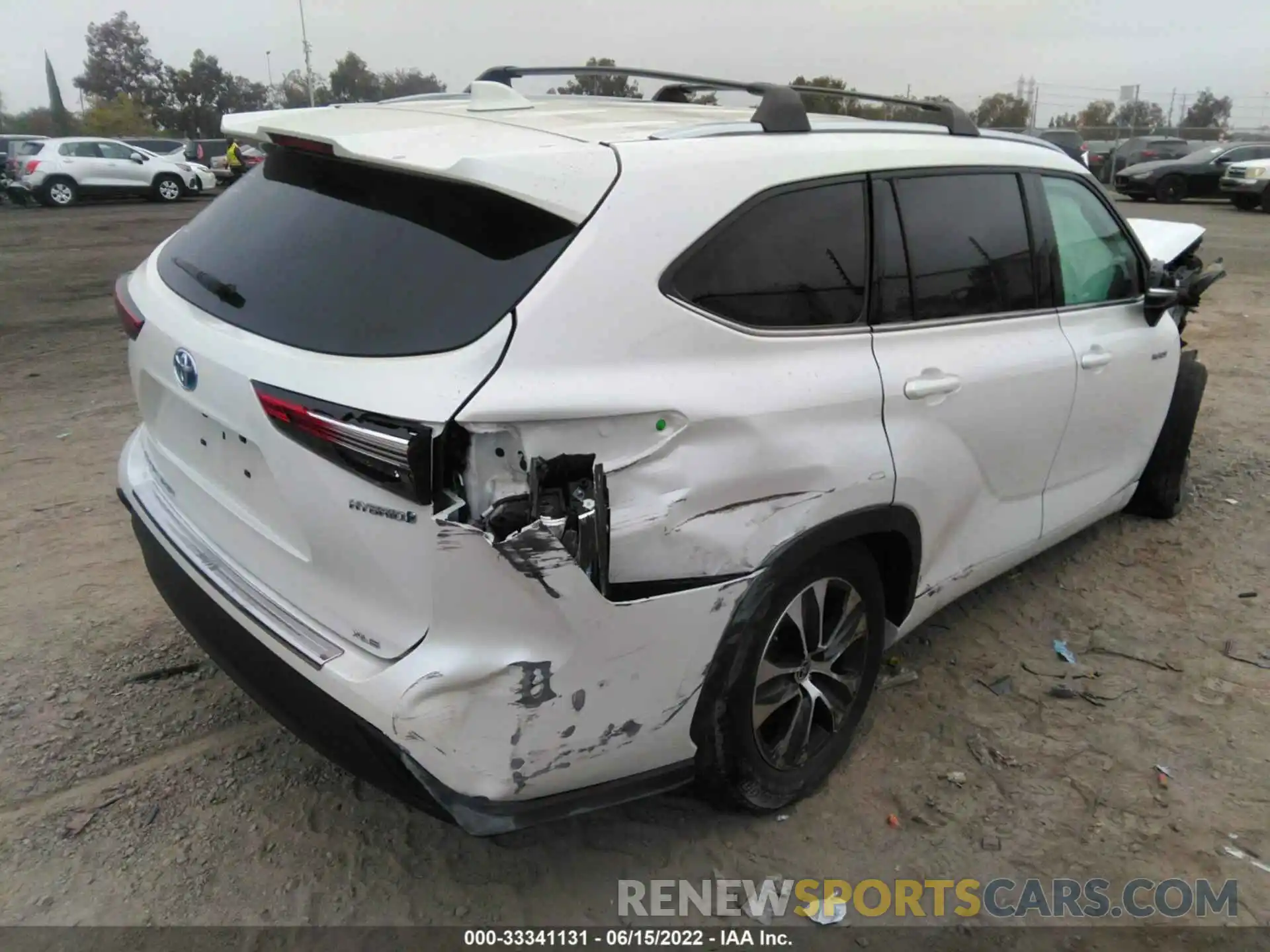 4 Photograph of a damaged car 5TDHARAH1LS502011 TOYOTA HIGHLANDER 2020