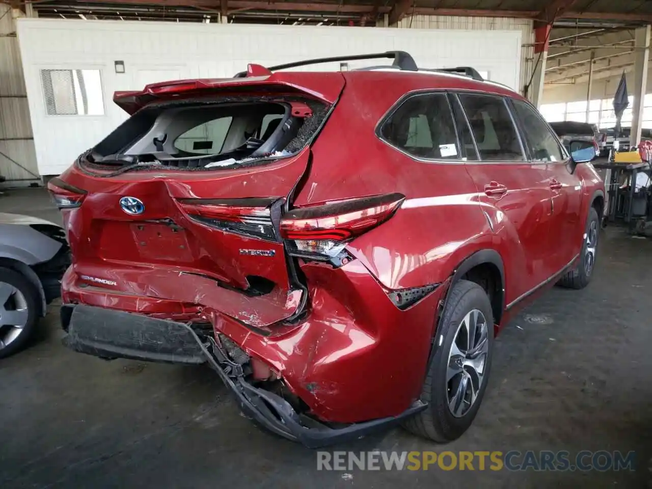 4 Photograph of a damaged car 5TDHARAH2LS001497 TOYOTA HIGHLANDER 2020