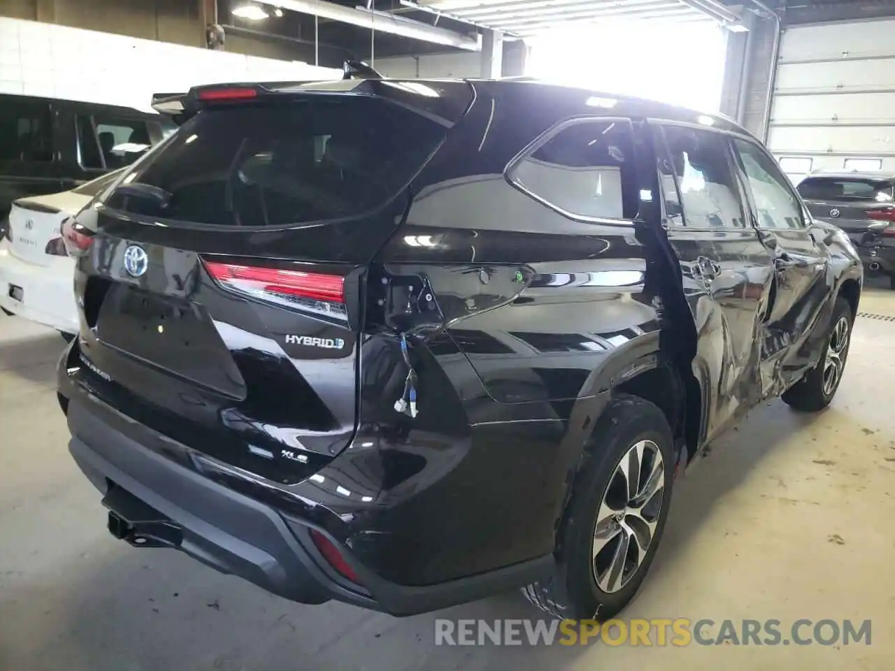 4 Photograph of a damaged car 5TDHBRCH0LS003582 TOYOTA HIGHLANDER 2020