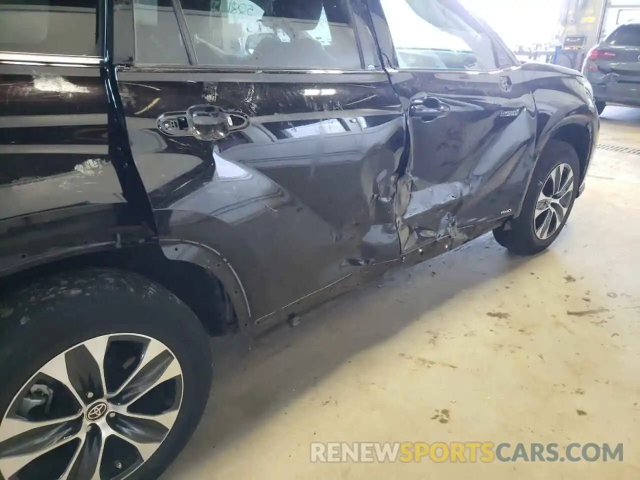 9 Photograph of a damaged car 5TDHBRCH0LS003582 TOYOTA HIGHLANDER 2020