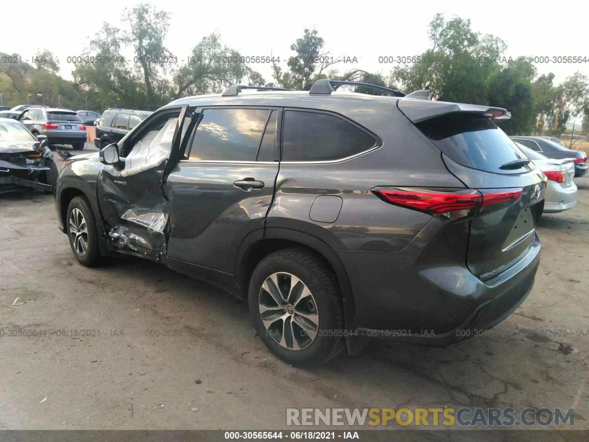 3 Photograph of a damaged car 5TDHBRCH0LS506030 TOYOTA HIGHLANDER 2020