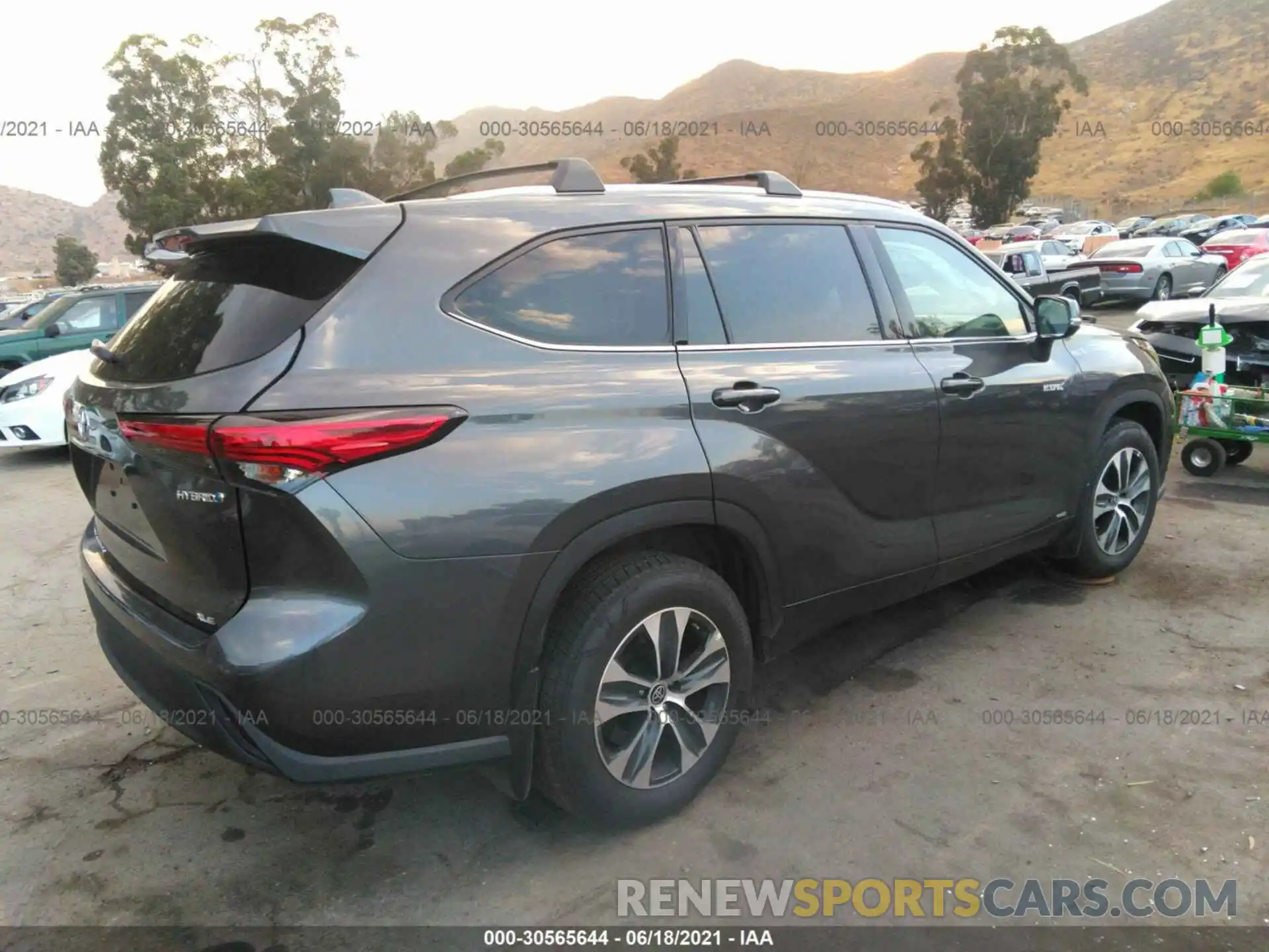 4 Photograph of a damaged car 5TDHBRCH0LS506030 TOYOTA HIGHLANDER 2020