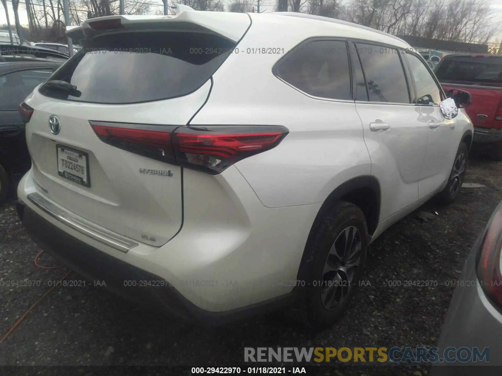 4 Photograph of a damaged car 5TDHBRCH0LS509574 TOYOTA HIGHLANDER 2020