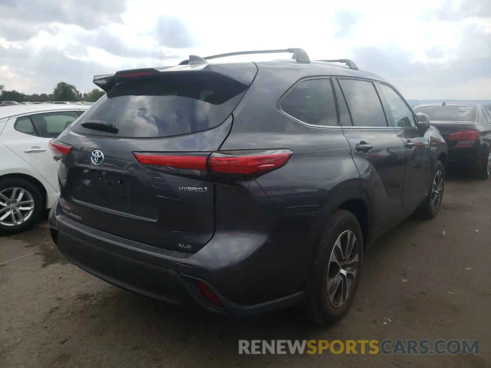 4 Photograph of a damaged car 5TDHBRCH0LS512748 TOYOTA HIGHLANDER 2020