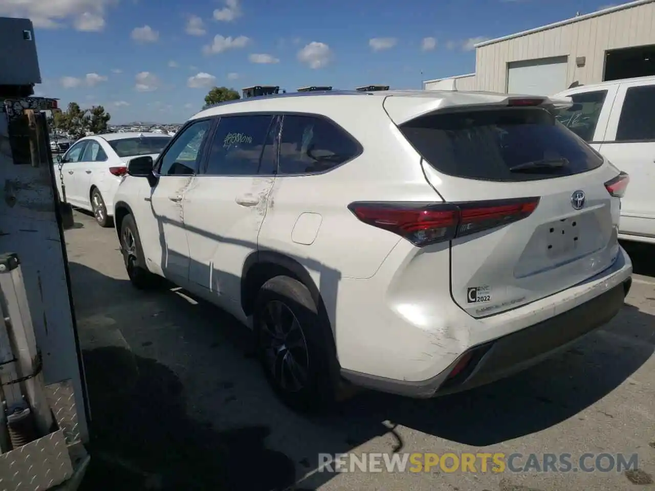 3 Photograph of a damaged car 5TDHBRCH2LS503226 TOYOTA HIGHLANDER 2020