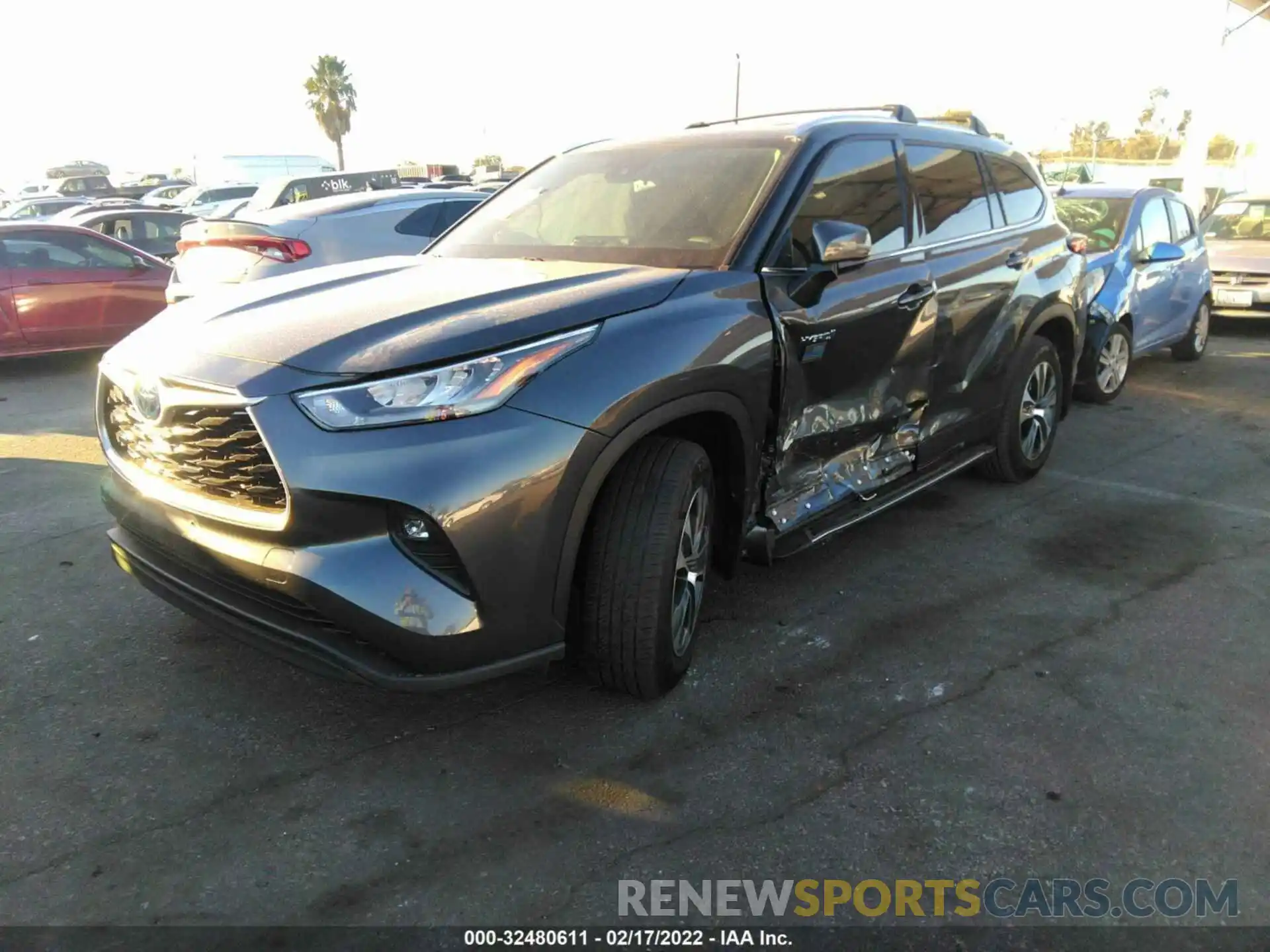 2 Photograph of a damaged car 5TDHBRCH2LS505834 TOYOTA HIGHLANDER 2020