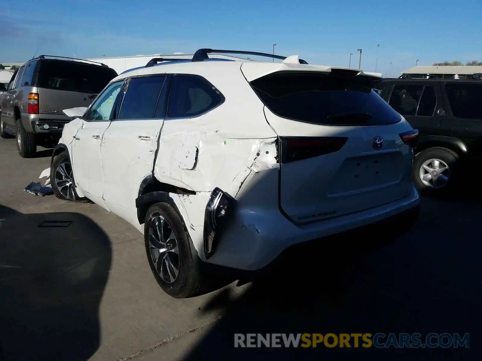 3 Photograph of a damaged car 5TDHBRCH3LS505423 TOYOTA HIGHLANDER 2020