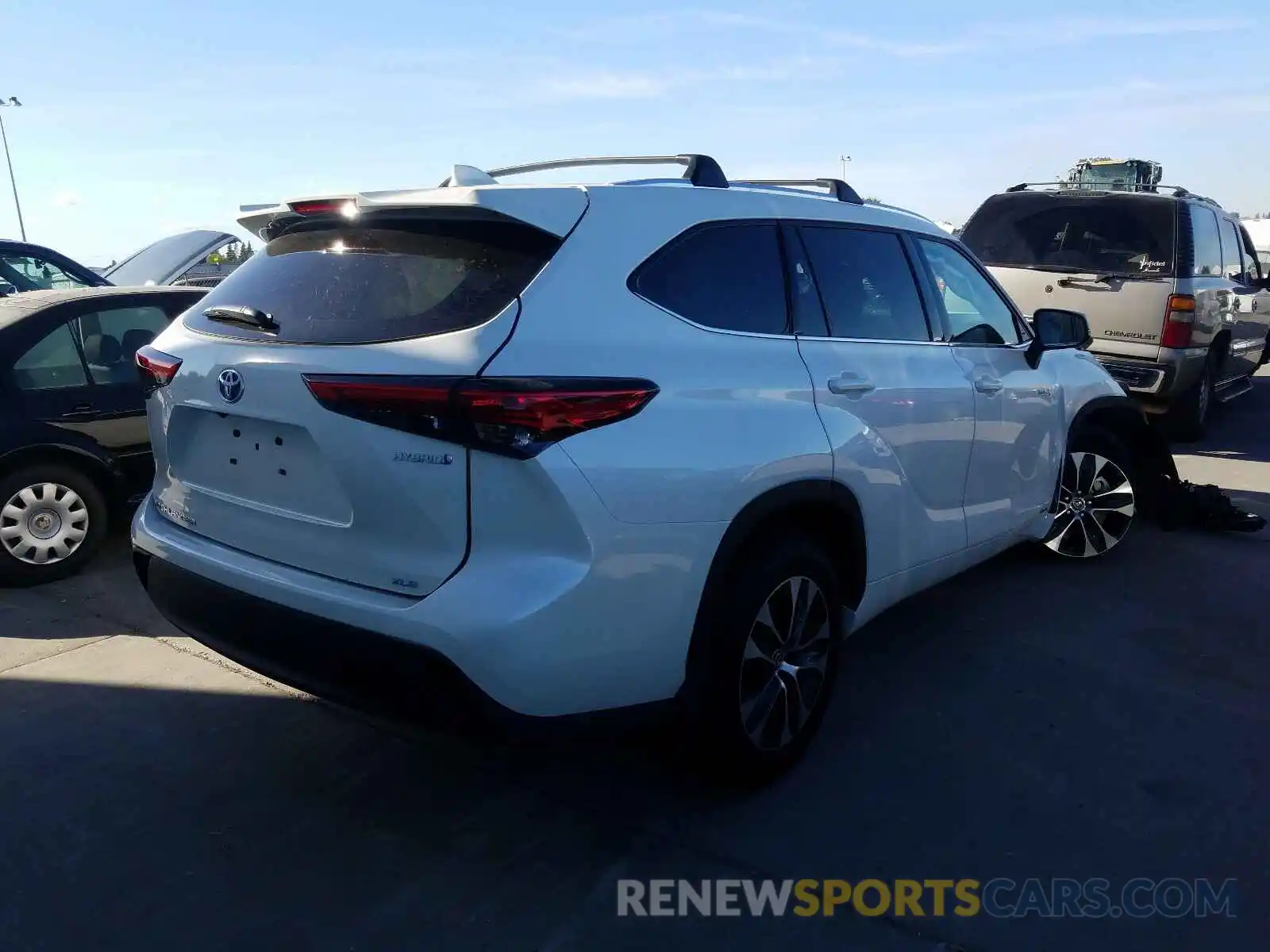 4 Photograph of a damaged car 5TDHBRCH3LS505423 TOYOTA HIGHLANDER 2020