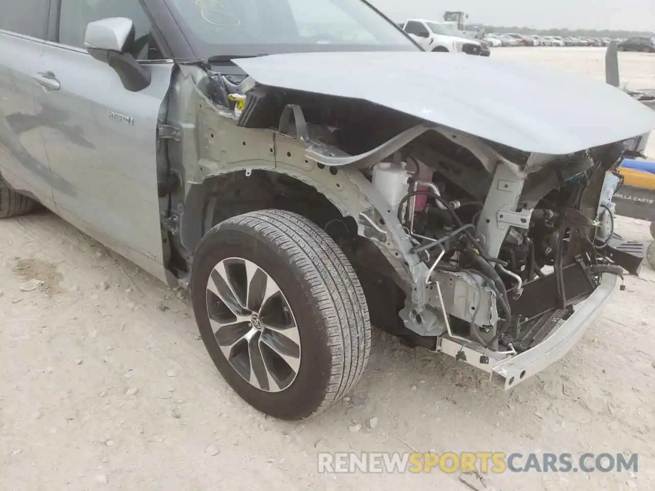 9 Photograph of a damaged car 5TDHBRCH5LS506640 TOYOTA HIGHLANDER 2020