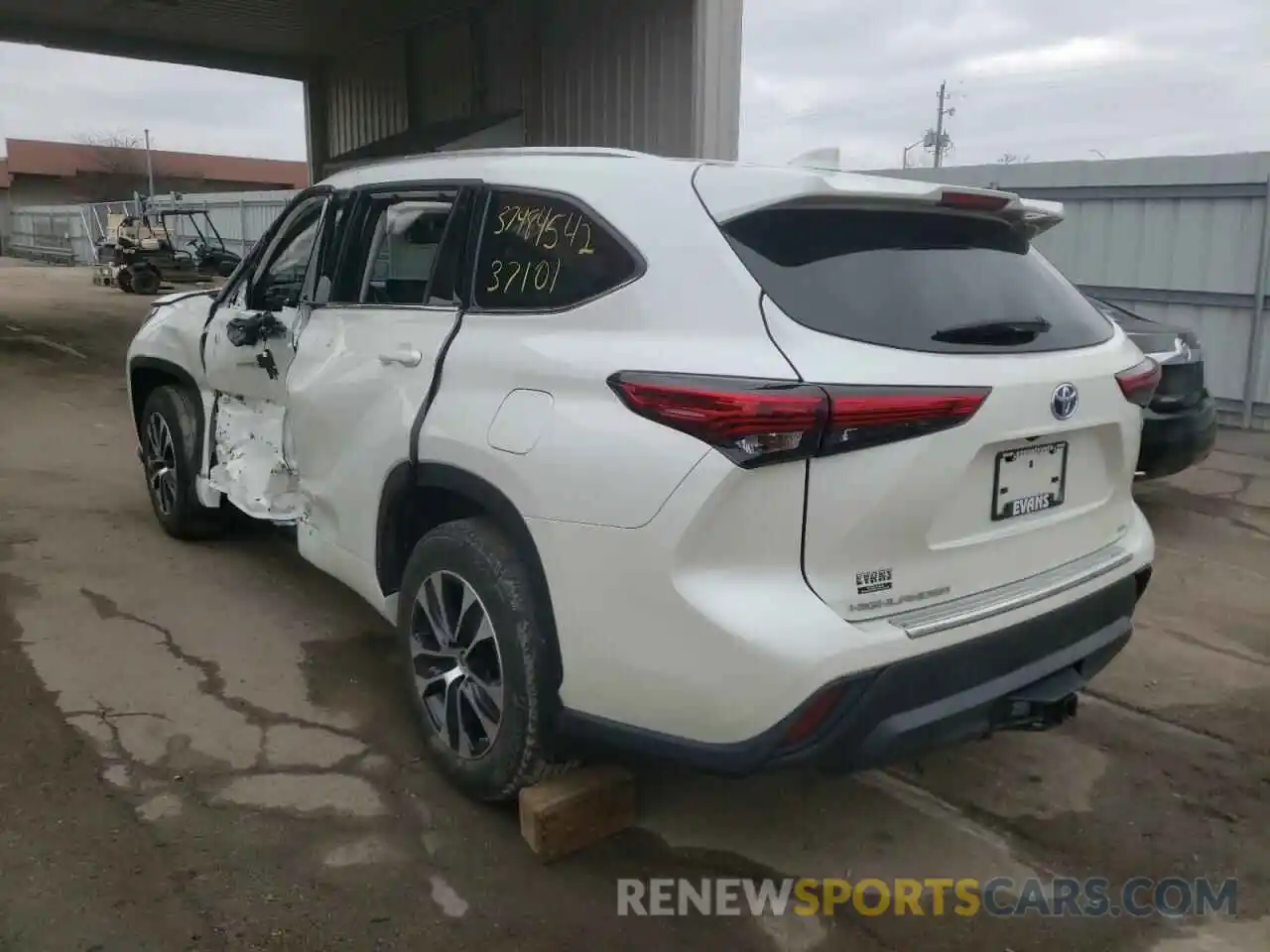 3 Photograph of a damaged car 5TDHBRCH5LS508601 TOYOTA HIGHLANDER 2020