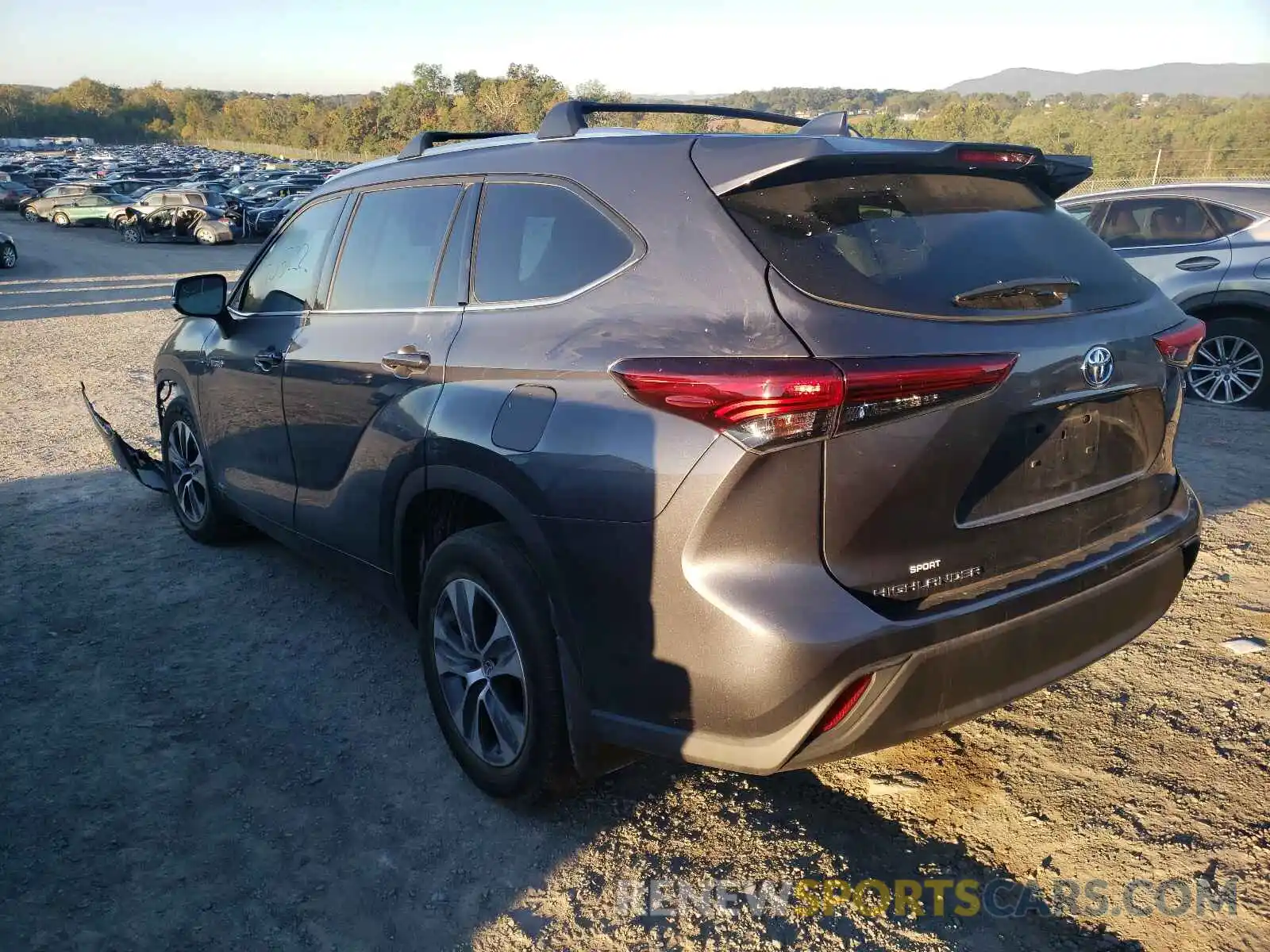 3 Photograph of a damaged car 5TDHBRCH6LS501561 TOYOTA HIGHLANDER 2020