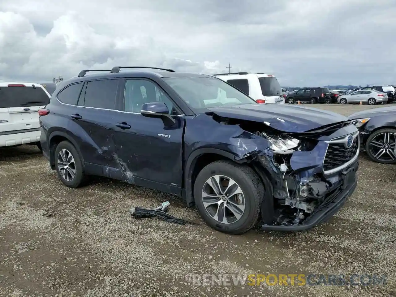 4 Photograph of a damaged car 5TDHBRCH6LS505075 TOYOTA HIGHLANDER 2020