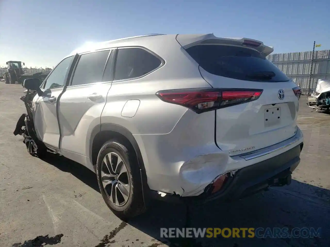 3 Photograph of a damaged car 5TDHBRCH6LS505531 TOYOTA HIGHLANDER 2020