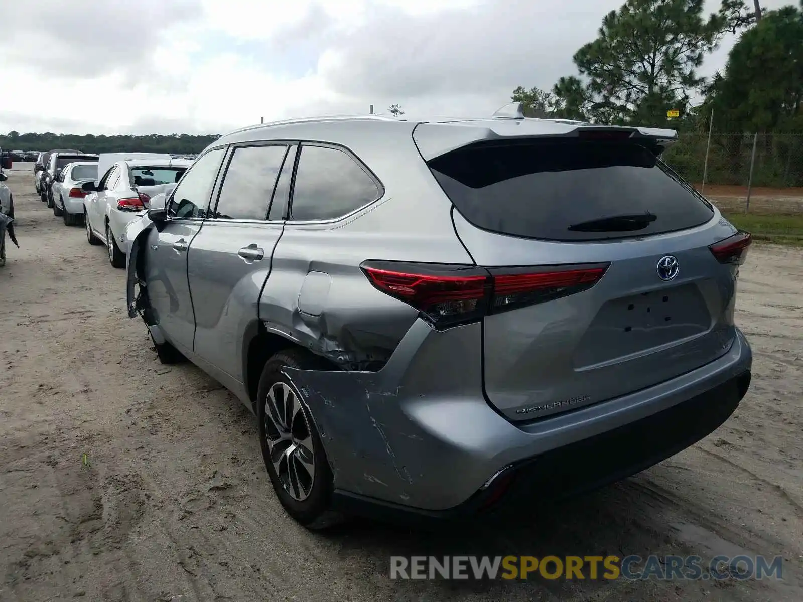 3 Photograph of a damaged car 5TDHBRCH6LS512642 TOYOTA HIGHLANDER 2020