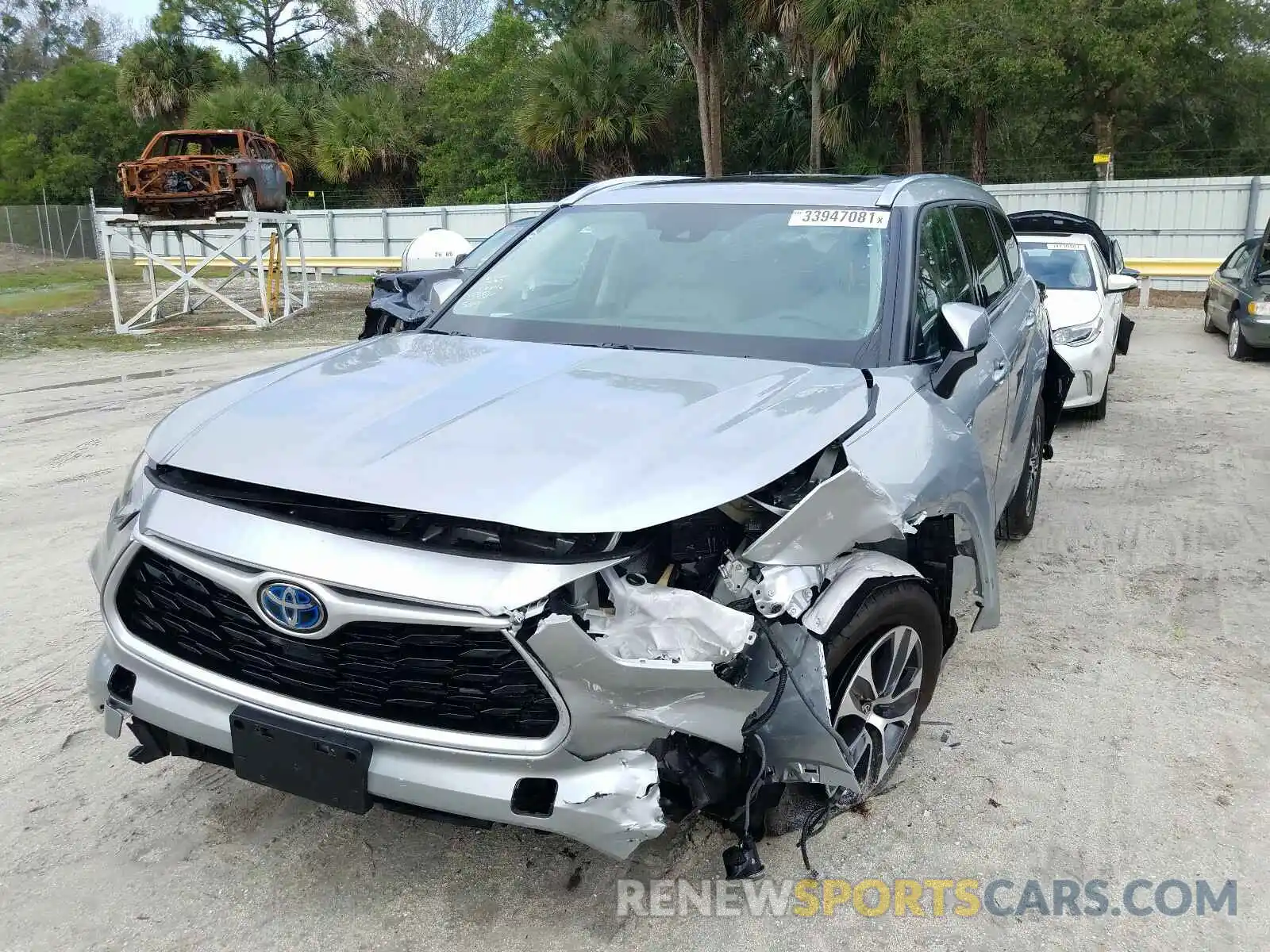 9 Photograph of a damaged car 5TDHBRCH6LS512642 TOYOTA HIGHLANDER 2020