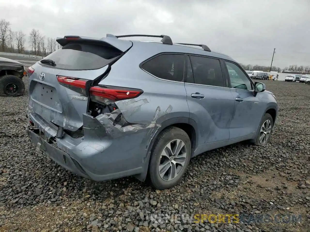 3 Photograph of a damaged car 5TDHBRCH7LS002946 TOYOTA HIGHLANDER 2020