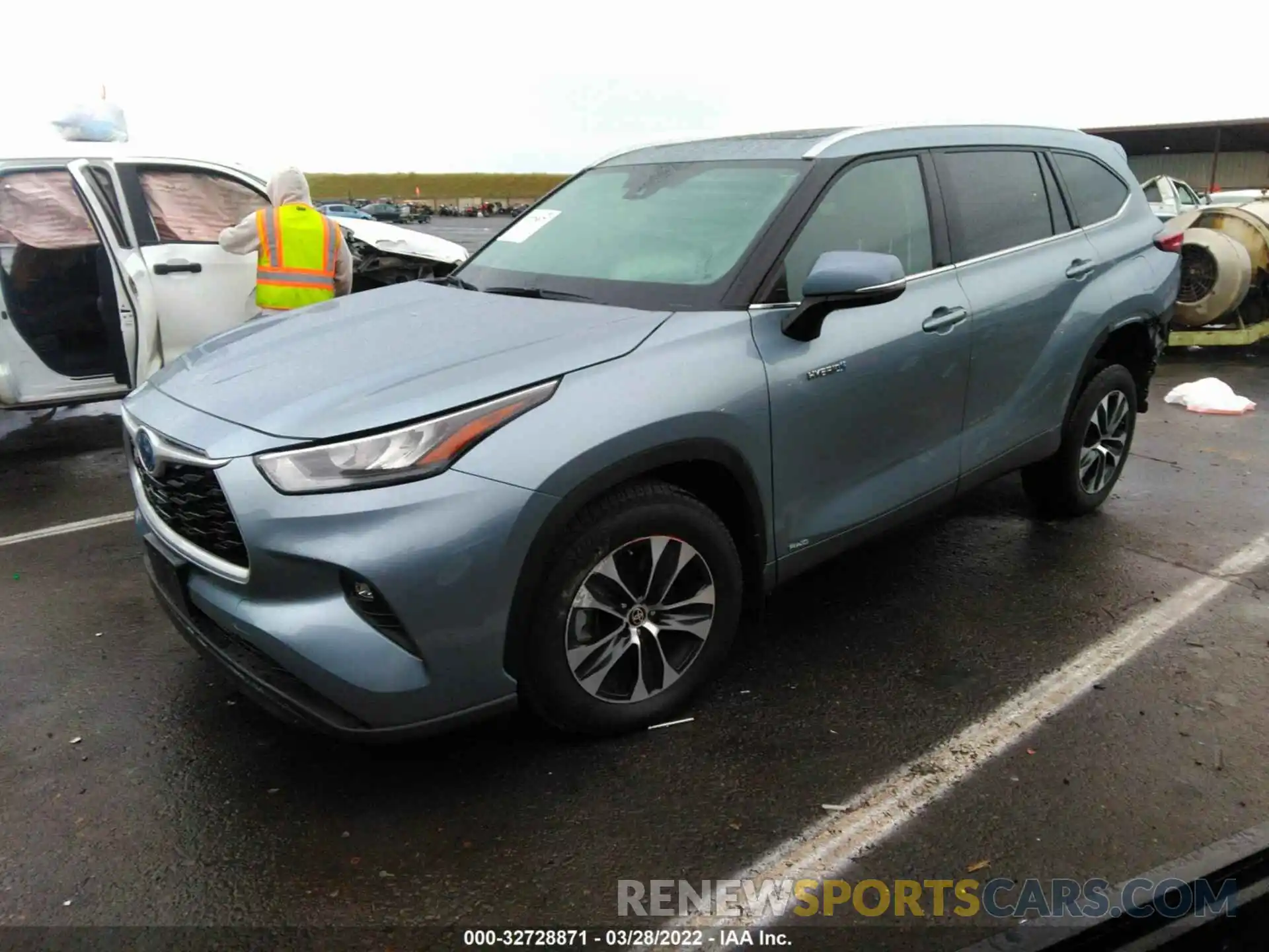 2 Photograph of a damaged car 5TDHBRCH7LS013056 TOYOTA HIGHLANDER 2020